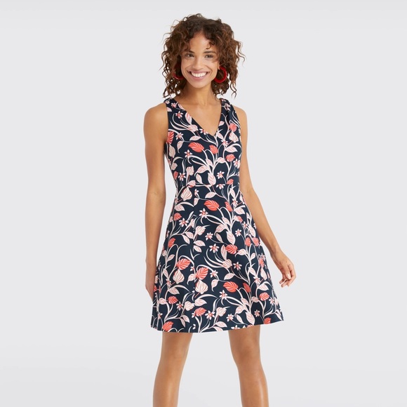 Draper James Dresses & Skirts - NWT Draper James Knot Shoulder Floral Dress